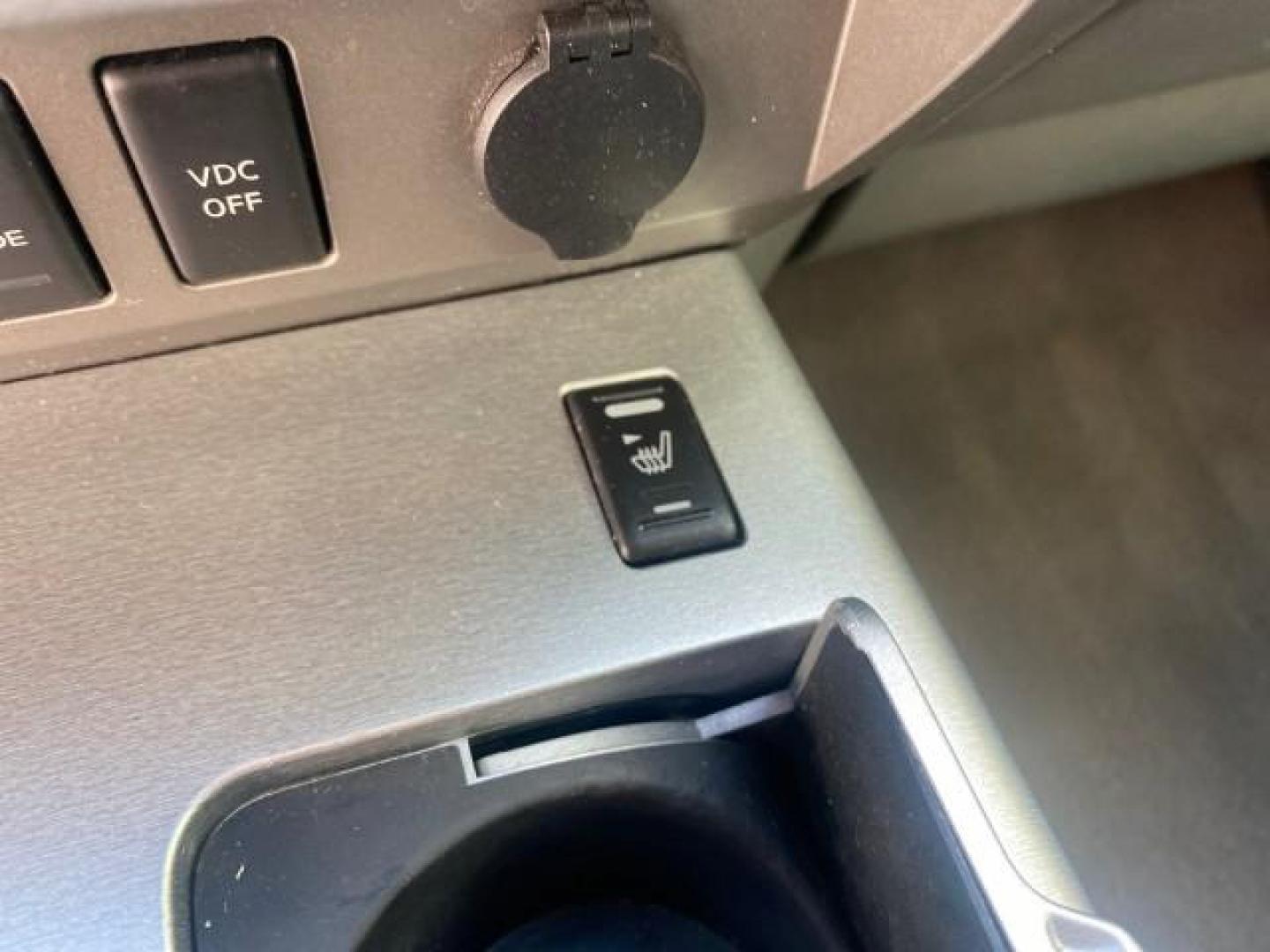 2006 Granite Metallic /Steel/Titanium Nissan Armada SUV 4x4 SE LOW MILES 46,059 1 OWNER (5N1AA08B36N) with an 5.6L DOHC 32-Valve Endurance V8 Engine engine, Automatic transmission, located at 4701 North Dixie Hwy, Pompano Beach, FL, 33064, (954) 422-2889, 26.240938, -80.123474 - OUR WEBPAGE FLORIDACARS1.COM HAS OVER 100 PHOTOS AND FREE CARFAX LINK 2006 NISSAN ARMADA LE LEATHER SUNROOF LOADED TOP OF THE LINE VIN: 5N1AA08B36N727681 5 N 1 A A 0 8 B 3 6 N 7 2 7 6 8 1 4 DOOR WAGON/SPORT UTILITY 5.6L V8 F DOHC 32V GASOLINE 18 MPG REAR WHEEL DRIVE W/ 4X4 Features 4WD/AWD ABS Brake - Photo#79