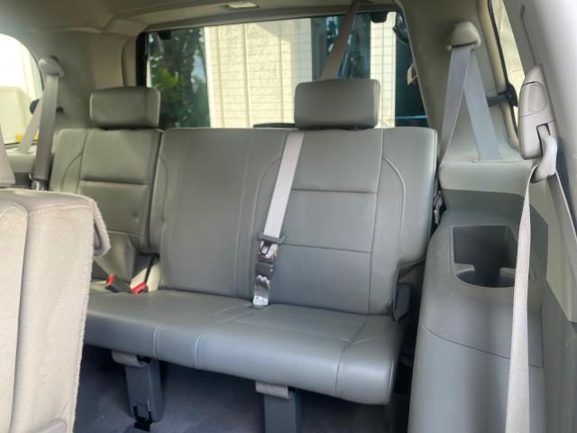 2006 Granite Metallic /Steel/Titanium Nissan Armada 4x4 SE LOW MILES 46,059 1 OWNER (5N1AA08B36N) with an 5.6L DOHC 32-Valve Endurance V8 Engine engine, Automatic transmission, located at 4701 North Dixie Hwy, Pompano Beach, FL, 33064, (954) 422-2889, 26.240938, -80.123474 - OUR WEBPAGE FLORIDACARS1.COM HAS OVER 100 PHOTOS AND FREE CARFAX LINK 2006 NISSAN ARMADA LE LEATHER SUNROOF LOADED TOP OF THE LINE VIN: 5N1AA08B36N727681 5 N 1 A A 0 8 B 3 6 N 7 2 7 6 8 1 4 DOOR WAGON/SPORT UTILITY 5.6L V8 F DOHC 32V GASOLINE 18 MPG REAR WHEEL DRIVE W/ 4X4 Features 4WD/AWD ABS Brake - Photo#95