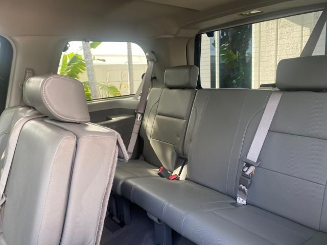 2006 Granite Metallic /Steel/Titanium Nissan Armada 4x4 SE LOW MILES 46,059 1 OWNER (5N1AA08B36N) with an 5.6L DOHC 32-Valve Endurance V8 Engine engine, Automatic transmission, located at 4701 North Dixie Hwy, Pompano Beach, FL, 33064, (954) 422-2889, 26.240938, -80.123474 - OUR WEBPAGE FLORIDACARS1.COM HAS OVER 100 PHOTOS AND FREE CARFAX LINK 2006 NISSAN ARMADA LE LEATHER SUNROOF LOADED TOP OF THE LINE VIN: 5N1AA08B36N727681 5 N 1 A A 0 8 B 3 6 N 7 2 7 6 8 1 4 DOOR WAGON/SPORT UTILITY 5.6L V8 F DOHC 32V GASOLINE 18 MPG REAR WHEEL DRIVE W/ 4X4 Features 4WD/AWD ABS Brake - Photo#97