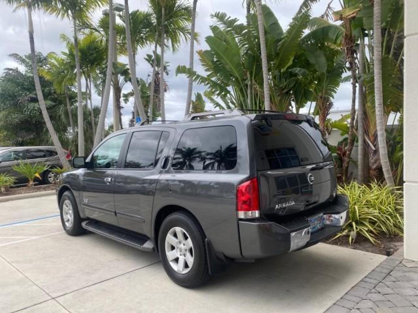 2006 Granite Metallic /Steel/Titanium Nissan Armada SUV 4x4 SE LOW MILES 46,059 1 OWNER (5N1AA08B36N) with an 5.6L DOHC 32-Valve Endurance V8 Engine engine, Automatic transmission, located at 4701 North Dixie Hwy, Pompano Beach, FL, 33064, (954) 422-2889, 26.240938, -80.123474 - OUR WEBPAGE FLORIDACARS1.COM HAS OVER 100 PHOTOS AND FREE CARFAX LINK 2006 NISSAN ARMADA LE LEATHER SUNROOF LOADED TOP OF THE LINE VIN: 5N1AA08B36N727681 5 N 1 A A 0 8 B 3 6 N 7 2 7 6 8 1 4 DOOR WAGON/SPORT UTILITY 5.6L V8 F DOHC 32V GASOLINE 18 MPG REAR WHEEL DRIVE W/ 4X4 Features 4WD/AWD ABS Brake - Photo#5