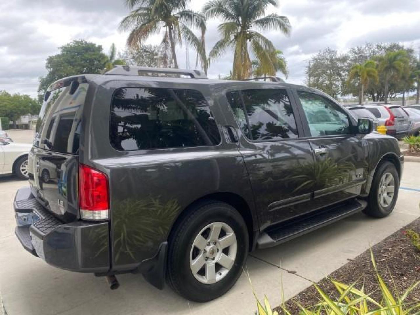 2006 Granite Metallic /Steel/Titanium Nissan Armada SUV 4x4 SE LOW MILES 46,059 1 OWNER (5N1AA08B36N) with an 5.6L DOHC 32-Valve Endurance V8 Engine engine, Automatic transmission, located at 4701 North Dixie Hwy, Pompano Beach, FL, 33064, (954) 422-2889, 26.240938, -80.123474 - OUR WEBPAGE FLORIDACARS1.COM HAS OVER 100 PHOTOS AND FREE CARFAX LINK 2006 NISSAN ARMADA LE LEATHER SUNROOF LOADED TOP OF THE LINE VIN: 5N1AA08B36N727681 5 N 1 A A 0 8 B 3 6 N 7 2 7 6 8 1 4 DOOR WAGON/SPORT UTILITY 5.6L V8 F DOHC 32V GASOLINE 18 MPG REAR WHEEL DRIVE W/ 4X4 Features 4WD/AWD ABS Brake - Photo#7