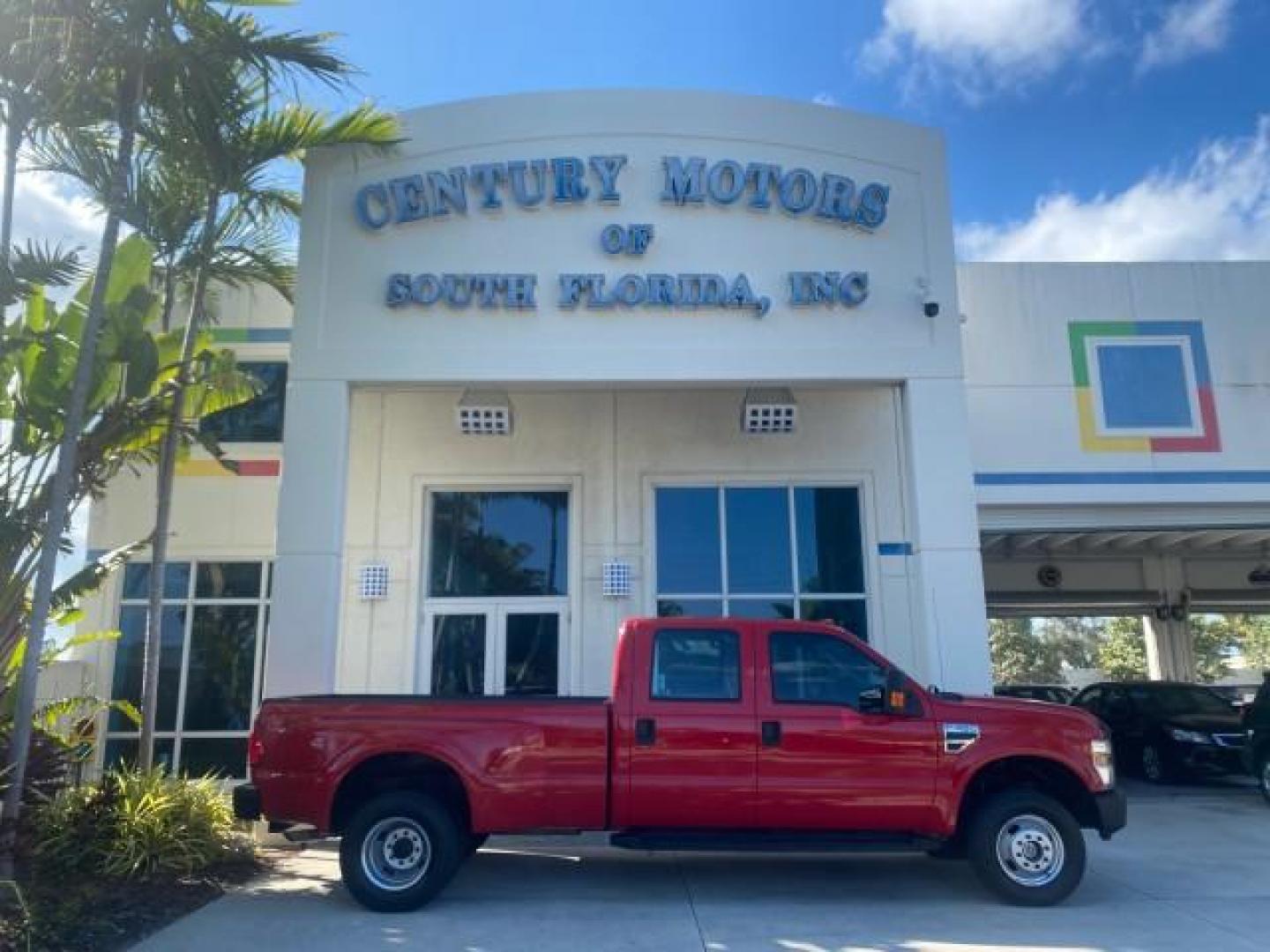2008 Red /Camel Ford Super Duty F-350 DRW XL LOW MILES 43,076 4WD (1FTWW33Y68E) with an 6.8L SOHC 30-Valve SMFI Triton V10 Engine engine, Automatic transmission, located at 4701 North Dixie Hwy, Pompano Beach, FL, 33064, (954) 422-2889, 26.240938, -80.123474 - OUR WEBPAGE FLORIDACARS1.COM HAS OVER 100 PHOTOS AND FREE CARFAX LINK 2008 FORD F-350 SUPER DUTY XL 4WD VIN: 1FTWW33Y68EA98431 1 F T W W 3 3 Y 6 8 E A 9 8 4 3 1 CREW PICKUP 6.8L V10 F SOHC GASOLINE REAR WHEEL DRIVE W/ 4X4 Features 4WD/AWD ABS Brakes Air Conditioning AM/FM Stereo Automatic Transmissi - Photo#0