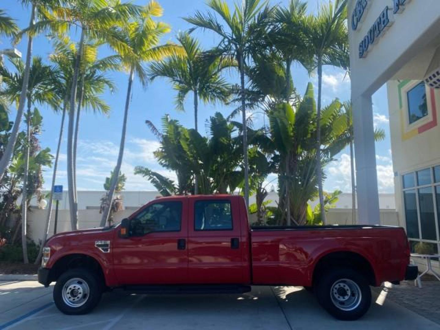 2008 Red /Camel Ford Super Duty F-350 DRW XL LOW MILES 43,076 4WD (1FTWW33Y68E) with an 6.8L SOHC 30-Valve SMFI Triton V10 Engine engine, Automatic transmission, located at 4701 North Dixie Hwy, Pompano Beach, FL, 33064, (954) 422-2889, 26.240938, -80.123474 - OUR WEBPAGE FLORIDACARS1.COM HAS OVER 100 PHOTOS AND FREE CARFAX LINK 2008 FORD F-350 SUPER DUTY XL 4WD VIN: 1FTWW33Y68EA98431 1 F T W W 3 3 Y 6 8 E A 9 8 4 3 1 CREW PICKUP 6.8L V10 F SOHC GASOLINE REAR WHEEL DRIVE W/ 4X4 Features 4WD/AWD ABS Brakes Air Conditioning AM/FM Stereo Automatic Transmissi - Photo#4