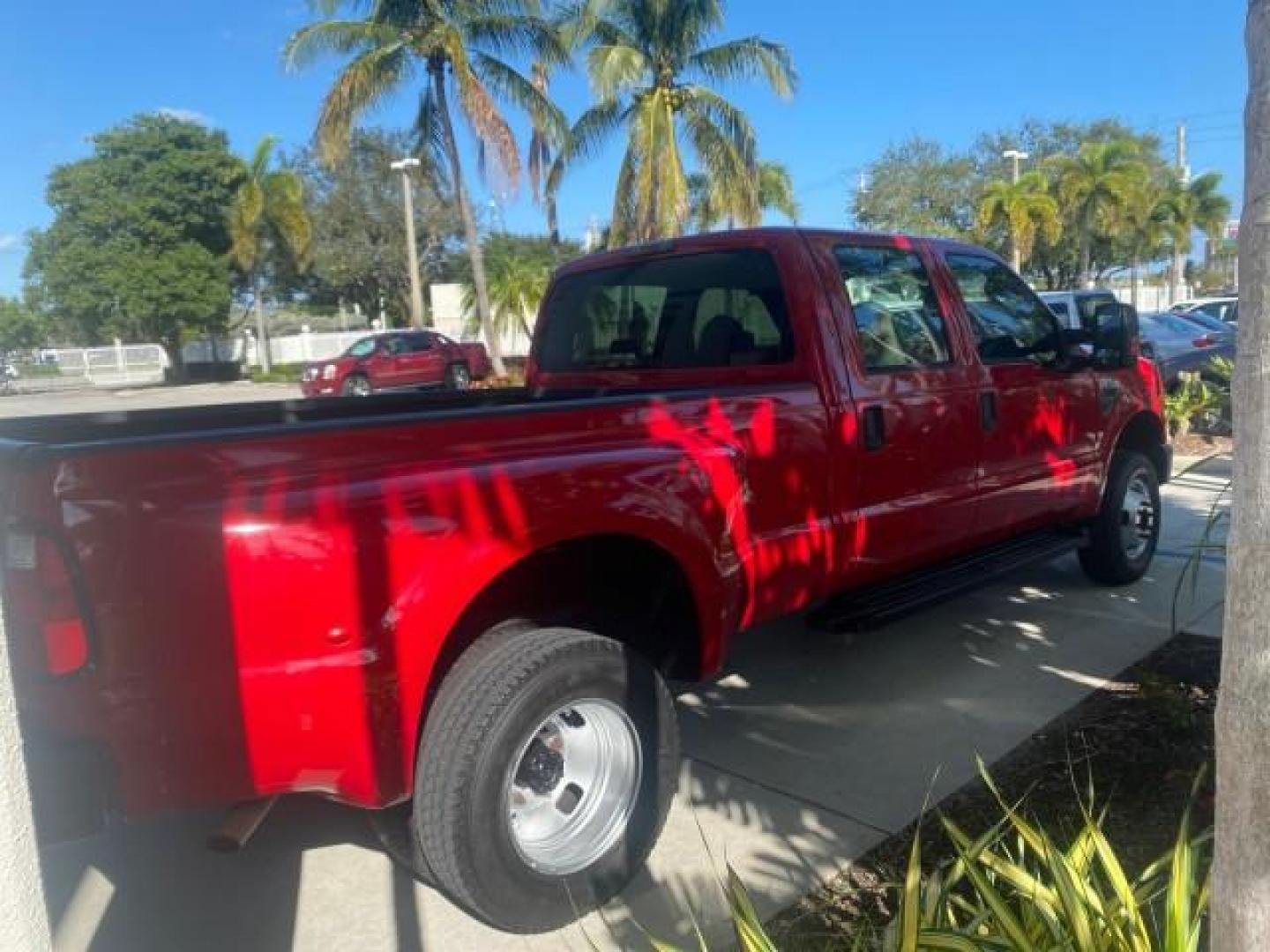 2008 Red /Camel Ford Super Duty F-350 DRW XL LOW MILES 43,076 4WD (1FTWW33Y68E) with an 6.8L SOHC 30-Valve SMFI Triton V10 Engine engine, Automatic transmission, located at 4701 North Dixie Hwy, Pompano Beach, FL, 33064, (954) 422-2889, 26.240938, -80.123474 - OUR WEBPAGE FLORIDACARS1.COM HAS OVER 100 PHOTOS AND FREE CARFAX LINK 2008 FORD F-350 SUPER DUTY XL 4WD VIN: 1FTWW33Y68EA98431 1 F T W W 3 3 Y 6 8 E A 9 8 4 3 1 CREW PICKUP 6.8L V10 F SOHC GASOLINE REAR WHEEL DRIVE W/ 4X4 Features 4WD/AWD ABS Brakes Air Conditioning AM/FM Stereo Automatic Transmissi - Photo#7