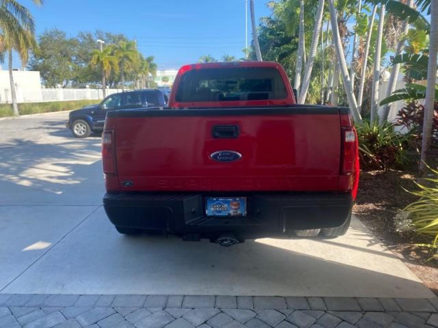 2008 Red /Camel Ford Super Duty F-350 DRW XL LOW MILES 43,076 4WD (1FTWW33Y68E) with an 6.8L SOHC 30-Valve SMFI Triton V10 Engine engine, Automatic transmission, located at 4701 North Dixie Hwy, Pompano Beach, FL, 33064, (954) 422-2889, 26.240938, -80.123474 - OUR WEBPAGE FLORIDACARS1.COM HAS OVER 100 PHOTOS AND FREE CARFAX LINK 2008 FORD F-350 SUPER DUTY XL 4WD VIN: 1FTWW33Y68EA98431 1 F T W W 3 3 Y 6 8 E A 9 8 4 3 1 CREW PICKUP 6.8L V10 F SOHC GASOLINE REAR WHEEL DRIVE W/ 4X4 Features 4WD/AWD ABS Brakes Air Conditioning AM/FM Stereo Automatic Transmissi - Photo#34