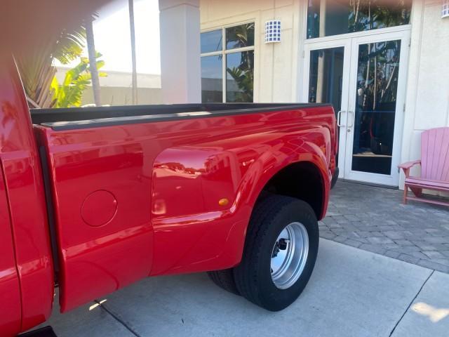 2008 Red /Camel Ford Super Duty F-350 DRW XL LOW MILES 43,076 4WD (1FTWW33Y68E) with an 6.8L SOHC 30-Valve SMFI Triton V10 Engine engine, Automatic transmission, located at 4701 North Dixie Hwy, Pompano Beach, FL, 33064, (954) 422-2889, 26.240938, -80.123474 - OUR WEBPAGE FLORIDACARS1.COM HAS OVER 100 PHOTOS AND FREE CARFAX LINK 2008 FORD F-350 SUPER DUTY XL 4WD VIN: 1FTWW33Y68EA98431 1 F T W W 3 3 Y 6 8 E A 9 8 4 3 1 CREW PICKUP 6.8L V10 F SOHC GASOLINE REAR WHEEL DRIVE W/ 4X4 Features 4WD/AWD ABS Brakes Air Conditioning AM/FM Stereo Automatic Transmissi - Photo#86