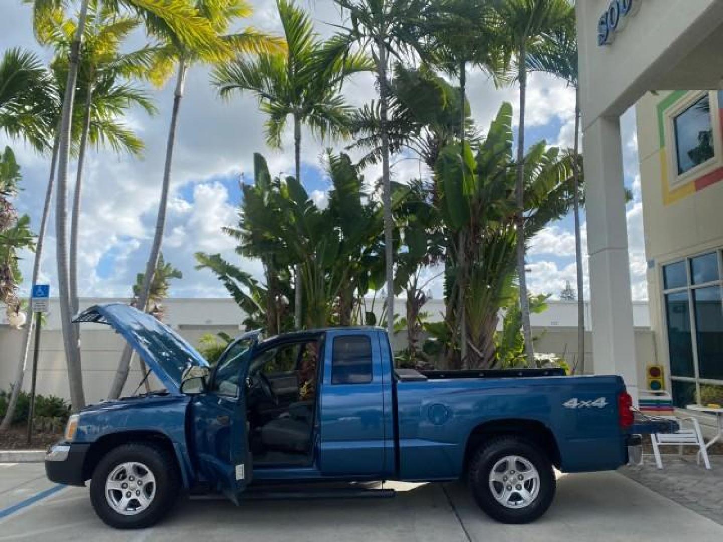2005 Atlantic Blue Pearl /Med Slate Gray Dodge Dakota SLT LOW MILES 69,842 4WD CLUB (1D7HW42KX5S) with an 3.7L V6 Magnum Engine engine, Automatic transmission, located at 4701 North Dixie Hwy, Pompano Beach, FL, 33064, (954) 422-2889, 26.240938, -80.123474 - OUR WEBPAGE FLORIDACARS1.COM HAS OVER 100 PHOTOS AND FREE CARFAX LINK 2005 DODGE DAKOTA SLT VIN: 1D7HW42KX5S305983 1 D 7 H W 4 2 K X 5 S 3 0 5 9 8 3 CLUB CAB PICKUP 3.7L V6 F GASOLINE 20 MPG REAR WHEEL DRIVE W/ 4X4 Features 4WD/AWD ABS Brakes Air Conditioning Alloy Wheels AM/FM Stereo Automatic Tran- Photo#8
