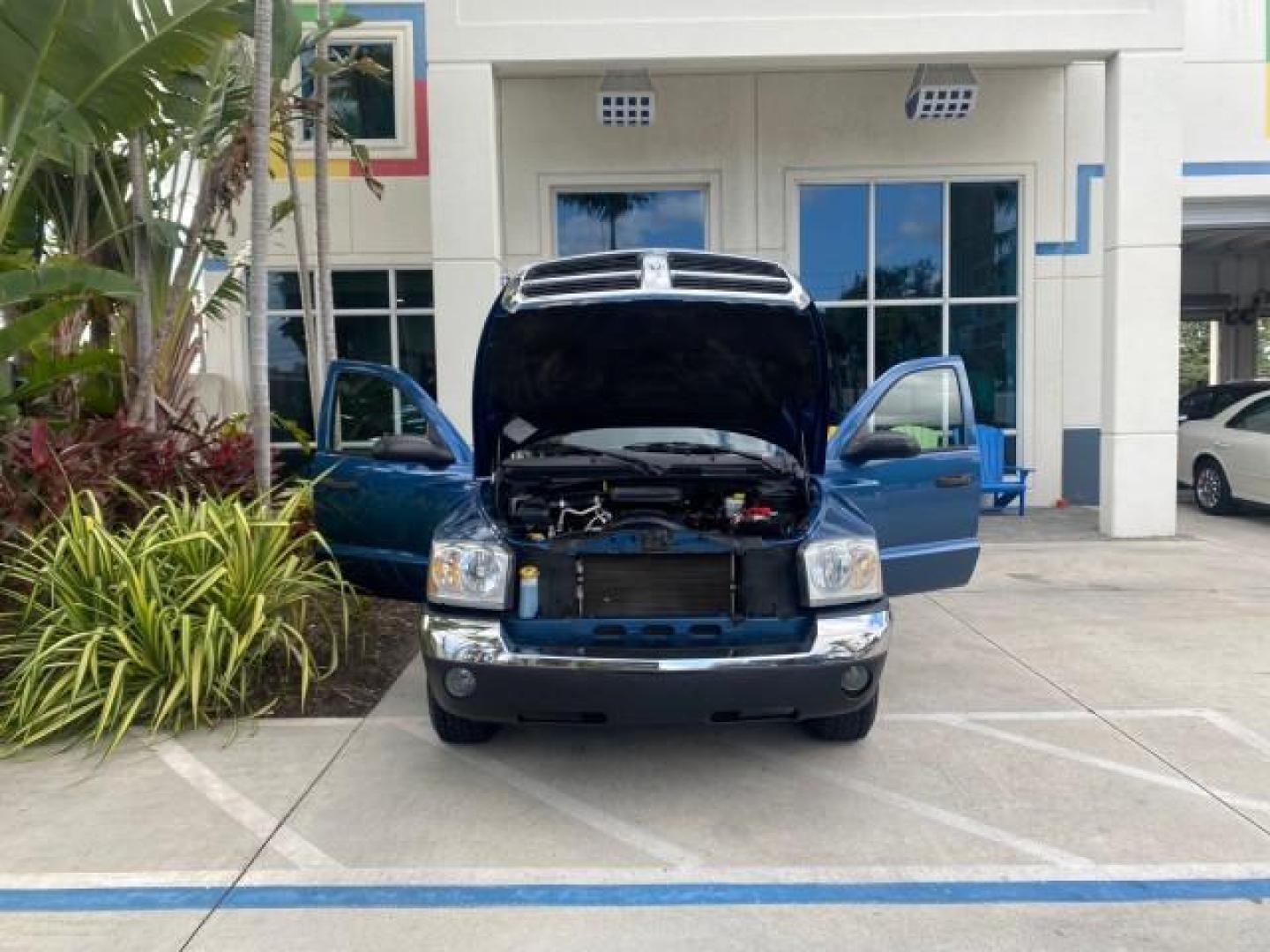 2005 Atlantic Blue Pearl /Med Slate Gray Dodge Dakota SLT LOW MILES 69,842 4WD CLUB (1D7HW42KX5S) with an 3.7L V6 Magnum Engine engine, Automatic transmission, located at 4701 North Dixie Hwy, Pompano Beach, FL, 33064, (954) 422-2889, 26.240938, -80.123474 - OUR WEBPAGE FLORIDACARS1.COM HAS OVER 100 PHOTOS AND FREE CARFAX LINK 2005 DODGE DAKOTA SLT VIN: 1D7HW42KX5S305983 1 D 7 H W 4 2 K X 5 S 3 0 5 9 8 3 CLUB CAB PICKUP 3.7L V6 F GASOLINE 20 MPG REAR WHEEL DRIVE W/ 4X4 Features 4WD/AWD ABS Brakes Air Conditioning Alloy Wheels AM/FM Stereo Automatic Tran- Photo#16
