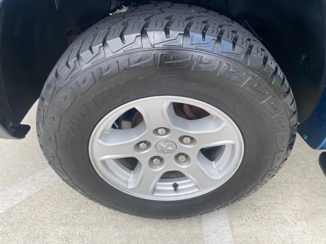 2005 Atlantic Blue Pearl /Med Slate Gray Dodge Dakota SLT LOW MILES 69,842 4WD CLUB (1D7HW42KX5S) with an 3.7L V6 Magnum Engine engine, Automatic transmission, located at 4701 North Dixie Hwy, Pompano Beach, FL, 33064, (954) 422-2889, 26.240938, -80.123474 - OUR WEBPAGE FLORIDACARS1.COM HAS OVER 100 PHOTOS AND FREE CARFAX LINK 2005 DODGE DAKOTA SLT VIN: 1D7HW42KX5S305983 1 D 7 H W 4 2 K X 5 S 3 0 5 9 8 3 CLUB CAB PICKUP 3.7L V6 F GASOLINE 20 MPG REAR WHEEL DRIVE W/ 4X4 Features 4WD/AWD ABS Brakes Air Conditioning Alloy Wheels AM/FM Stereo Automatic Tran - Photo#19