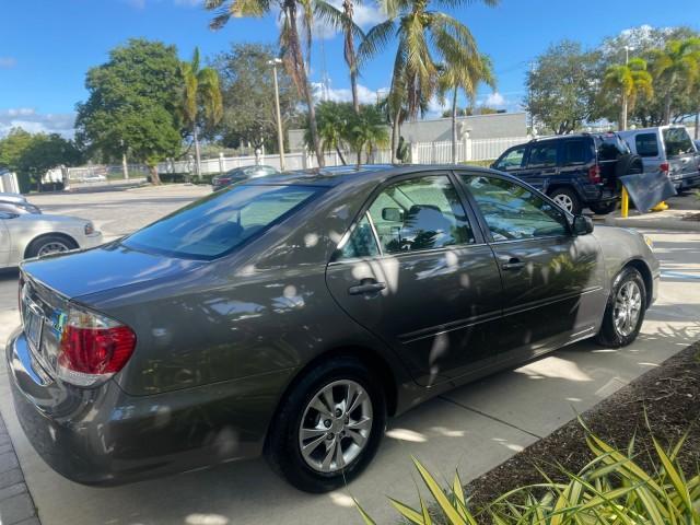 2005 Phantom Gray Pearl /Stone Toyota Camry XLE LOW MILES 68,563 1 OWNER (4T1BF30K05U) with an 3.0L DOHC MPFI Vvti 24-Valve V6 Engine engine, Automatic transmission, located at 4701 North Dixie Hwy, Pompano Beach, FL, 33064, (954) 422-2889, 26.240938, -80.123474 - OUR WEBPAGE FLORIDACARS1.COM HAS OVER 100 PHOTOS AND FREE CARFAX LINK 2005 TOYOTA CAMRY XLE V6 1 OWNER VIN: 4T1BF30K05U621308 4 T 1 B F 3 0 K 0 5 U 6 2 1 3 0 8 SEDAN 4 DR 3.0L V6 F DOHC 24V GASOLINE 28 MPG FRONT WHEEL DRIVE Features ABS Brakes Air Conditioning Alloy Wheels AM/FM Stereo Automatic Tra - Photo#7