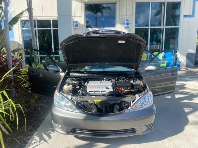 2005 Phantom Gray Pearl /Stone Toyota Camry XLE LOW MILES 68,563 1 OWNER (4T1BF30K05U) with an 3.0L DOHC MPFI Vvti 24-Valve V6 Engine engine, Automatic transmission, located at 4701 North Dixie Hwy, Pompano Beach, FL, 33064, (954) 422-2889, 26.240938, -80.123474 - OUR WEBPAGE FLORIDACARS1.COM HAS OVER 100 PHOTOS AND FREE CARFAX LINK 2005 TOYOTA CAMRY XLE V6 1 OWNER VIN: 4T1BF30K05U621308 4 T 1 B F 3 0 K 0 5 U 6 2 1 3 0 8 SEDAN 4 DR 3.0L V6 F DOHC 24V GASOLINE 28 MPG FRONT WHEEL DRIVE Features ABS Brakes Air Conditioning Alloy Wheels AM/FM Stereo Automatic Tra - Photo#17