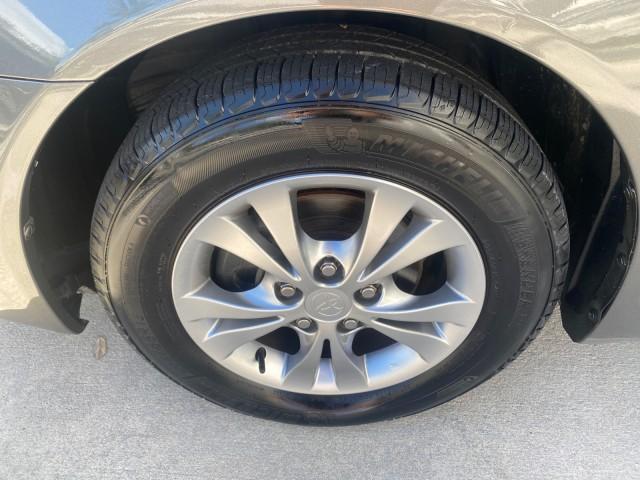 2005 Phantom Gray Pearl /Stone Toyota Camry XLE LOW MILES 68,563 1 OWNER (4T1BF30K05U) with an 3.0L DOHC MPFI Vvti 24-Valve V6 Engine engine, Automatic transmission, located at 4701 North Dixie Hwy, Pompano Beach, FL, 33064, (954) 422-2889, 26.240938, -80.123474 - OUR WEBPAGE FLORIDACARS1.COM HAS OVER 100 PHOTOS AND FREE CARFAX LINK 2005 TOYOTA CAMRY XLE V6 1 OWNER VIN: 4T1BF30K05U621308 4 T 1 B F 3 0 K 0 5 U 6 2 1 3 0 8 SEDAN 4 DR 3.0L V6 F DOHC 24V GASOLINE 28 MPG FRONT WHEEL DRIVE Features ABS Brakes Air Conditioning Alloy Wheels AM/FM Stereo Automatic Tra - Photo#19