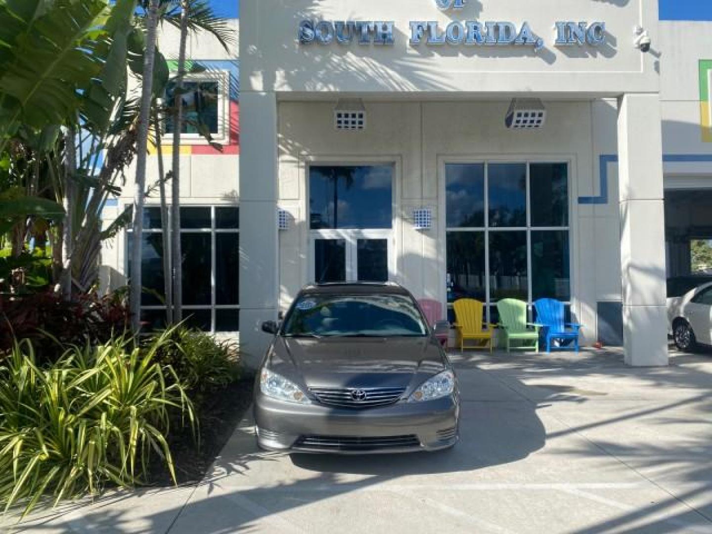 2005 Phantom Gray Pearl /Stone Toyota Camry XLE LOW MILES 68,563 1 OWNER (4T1BF30K05U) with an 3.0L DOHC MPFI Vvti 24-Valve V6 Engine engine, Automatic transmission, located at 4701 North Dixie Hwy, Pompano Beach, FL, 33064, (954) 422-2889, 26.240938, -80.123474 - OUR WEBPAGE FLORIDACARS1.COM HAS OVER 100 PHOTOS AND FREE CARFAX LINK 2005 TOYOTA CAMRY XLE V6 1 OWNER VIN: 4T1BF30K05U621308 4 T 1 B F 3 0 K 0 5 U 6 2 1 3 0 8 SEDAN 4 DR 3.0L V6 F DOHC 24V GASOLINE 28 MPG FRONT WHEEL DRIVE Features ABS Brakes Air Conditioning Alloy Wheels AM/FM Stereo Automatic Tra - Photo#27