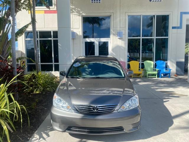 2005 Phantom Gray Pearl /Stone Toyota Camry XLE LOW MILES 68,563 1 OWNER (4T1BF30K05U) with an 3.0L DOHC MPFI Vvti 24-Valve V6 Engine engine, Automatic transmission, located at 4701 North Dixie Hwy, Pompano Beach, FL, 33064, (954) 422-2889, 26.240938, -80.123474 - OUR WEBPAGE FLORIDACARS1.COM HAS OVER 100 PHOTOS AND FREE CARFAX LINK 2005 TOYOTA CAMRY XLE V6 1 OWNER VIN: 4T1BF30K05U621308 4 T 1 B F 3 0 K 0 5 U 6 2 1 3 0 8 SEDAN 4 DR 3.0L V6 F DOHC 24V GASOLINE 28 MPG FRONT WHEEL DRIVE Features ABS Brakes Air Conditioning Alloy Wheels AM/FM Stereo Automatic Tra - Photo#28