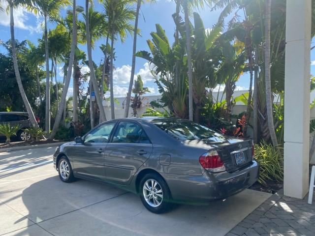 2005 Phantom Gray Pearl /Stone Toyota Camry XLE LOW MILES 68,563 1 OWNER (4T1BF30K05U) with an 3.0L DOHC MPFI Vvti 24-Valve V6 Engine engine, Automatic transmission, located at 4701 North Dixie Hwy, Pompano Beach, FL, 33064, (954) 422-2889, 26.240938, -80.123474 - OUR WEBPAGE FLORIDACARS1.COM HAS OVER 100 PHOTOS AND FREE CARFAX LINK 2005 TOYOTA CAMRY XLE V6 1 OWNER VIN: 4T1BF30K05U621308 4 T 1 B F 3 0 K 0 5 U 6 2 1 3 0 8 SEDAN 4 DR 3.0L V6 F DOHC 24V GASOLINE 28 MPG FRONT WHEEL DRIVE Features ABS Brakes Air Conditioning Alloy Wheels AM/FM Stereo Automatic Tra - Photo#33