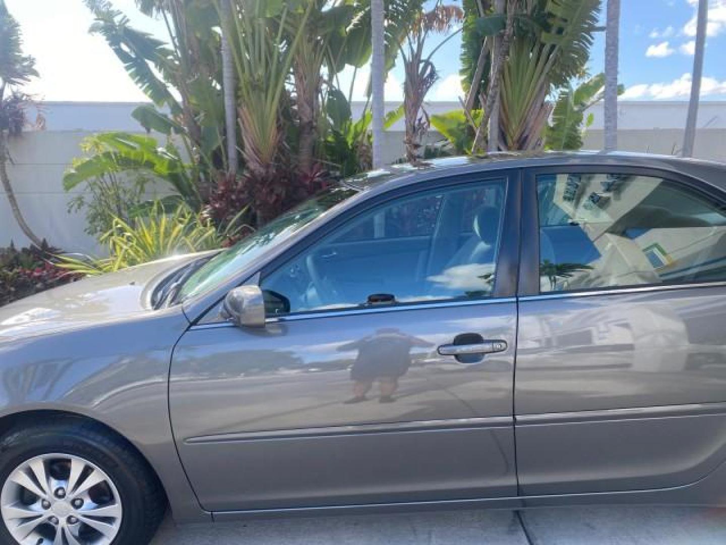 2005 Phantom Gray Pearl /Stone Toyota Camry XLE LOW MILES 68,563 1 OWNER (4T1BF30K05U) with an 3.0L DOHC MPFI Vvti 24-Valve V6 Engine engine, Automatic transmission, located at 4701 North Dixie Hwy, Pompano Beach, FL, 33064, (954) 422-2889, 26.240938, -80.123474 - OUR WEBPAGE FLORIDACARS1.COM HAS OVER 100 PHOTOS AND FREE CARFAX LINK 2005 TOYOTA CAMRY XLE V6 1 OWNER VIN: 4T1BF30K05U621308 4 T 1 B F 3 0 K 0 5 U 6 2 1 3 0 8 SEDAN 4 DR 3.0L V6 F DOHC 24V GASOLINE 28 MPG FRONT WHEEL DRIVE Features ABS Brakes Air Conditioning Alloy Wheels AM/FM Stereo Automatic Tra - Photo#37