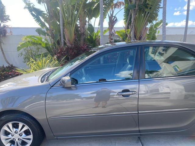 2005 Phantom Gray Pearl /Stone Toyota Camry XLE LOW MILES 68,563 1 OWNER (4T1BF30K05U) with an 3.0L DOHC MPFI Vvti 24-Valve V6 Engine engine, Automatic transmission, located at 4701 North Dixie Hwy, Pompano Beach, FL, 33064, (954) 422-2889, 26.240938, -80.123474 - OUR WEBPAGE FLORIDACARS1.COM HAS OVER 100 PHOTOS AND FREE CARFAX LINK 2005 TOYOTA CAMRY XLE V6 1 OWNER VIN: 4T1BF30K05U621308 4 T 1 B F 3 0 K 0 5 U 6 2 1 3 0 8 SEDAN 4 DR 3.0L V6 F DOHC 24V GASOLINE 28 MPG FRONT WHEEL DRIVE Features ABS Brakes Air Conditioning Alloy Wheels AM/FM Stereo Automatic Tra - Photo#37