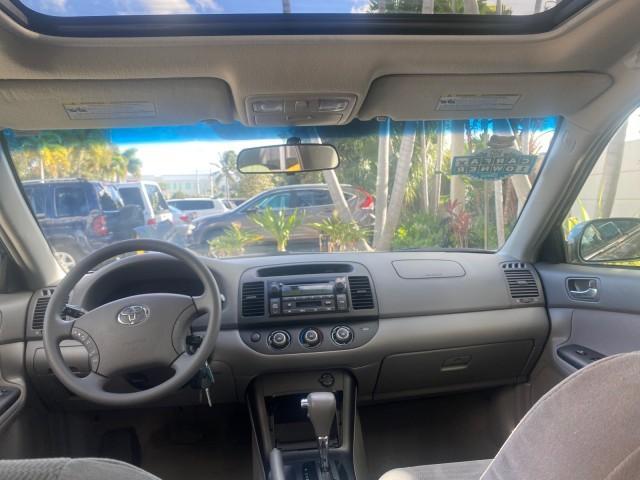 2005 Phantom Gray Pearl /Stone Toyota Camry XLE LOW MILES 68,563 1 OWNER (4T1BF30K05U) with an 3.0L DOHC MPFI Vvti 24-Valve V6 Engine engine, Automatic transmission, located at 4701 North Dixie Hwy, Pompano Beach, FL, 33064, (954) 422-2889, 26.240938, -80.123474 - OUR WEBPAGE FLORIDACARS1.COM HAS OVER 100 PHOTOS AND FREE CARFAX LINK 2005 TOYOTA CAMRY XLE V6 1 OWNER VIN: 4T1BF30K05U621308 4 T 1 B F 3 0 K 0 5 U 6 2 1 3 0 8 SEDAN 4 DR 3.0L V6 F DOHC 24V GASOLINE 28 MPG FRONT WHEEL DRIVE Features ABS Brakes Air Conditioning Alloy Wheels AM/FM Stereo Automatic Tra - Photo#81