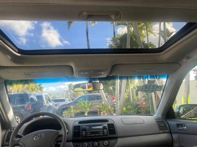 2005 Phantom Gray Pearl /Stone Toyota Camry XLE LOW MILES 68,563 1 OWNER (4T1BF30K05U) with an 3.0L DOHC MPFI Vvti 24-Valve V6 Engine engine, Automatic transmission, located at 4701 North Dixie Hwy, Pompano Beach, FL, 33064, (954) 422-2889, 26.240938, -80.123474 - OUR WEBPAGE FLORIDACARS1.COM HAS OVER 100 PHOTOS AND FREE CARFAX LINK 2005 TOYOTA CAMRY XLE V6 1 OWNER VIN: 4T1BF30K05U621308 4 T 1 B F 3 0 K 0 5 U 6 2 1 3 0 8 SEDAN 4 DR 3.0L V6 F DOHC 24V GASOLINE 28 MPG FRONT WHEEL DRIVE Features ABS Brakes Air Conditioning Alloy Wheels AM/FM Stereo Automatic Tra - Photo#82