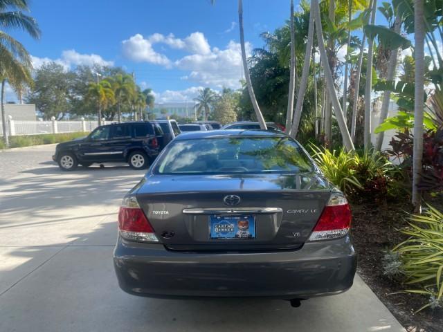2005 Phantom Gray Pearl /Stone Toyota Camry XLE LOW MILES 68,563 1 OWNER (4T1BF30K05U) with an 3.0L DOHC MPFI Vvti 24-Valve V6 Engine engine, Automatic transmission, located at 4701 North Dixie Hwy, Pompano Beach, FL, 33064, (954) 422-2889, 26.240938, -80.123474 - OUR WEBPAGE FLORIDACARS1.COM HAS OVER 100 PHOTOS AND FREE CARFAX LINK 2005 TOYOTA CAMRY XLE V6 1 OWNER VIN: 4T1BF30K05U621308 4 T 1 B F 3 0 K 0 5 U 6 2 1 3 0 8 SEDAN 4 DR 3.0L V6 F DOHC 24V GASOLINE 28 MPG FRONT WHEEL DRIVE Features ABS Brakes Air Conditioning Alloy Wheels AM/FM Stereo Automatic Tra - Photo#90