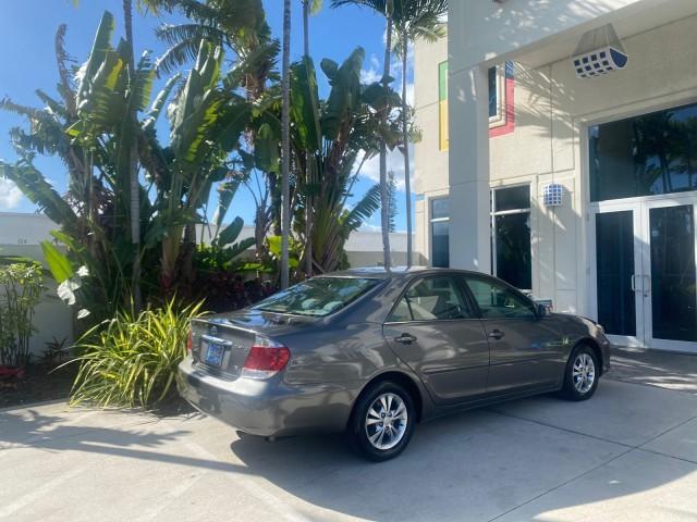 2005 Phantom Gray Pearl /Stone Toyota Camry XLE LOW MILES 68,563 1 OWNER (4T1BF30K05U) with an 3.0L DOHC MPFI Vvti 24-Valve V6 Engine engine, Automatic transmission, located at 4701 North Dixie Hwy, Pompano Beach, FL, 33064, (954) 422-2889, 26.240938, -80.123474 - OUR WEBPAGE FLORIDACARS1.COM HAS OVER 100 PHOTOS AND FREE CARFAX LINK 2005 TOYOTA CAMRY XLE V6 1 OWNER VIN: 4T1BF30K05U621308 4 T 1 B F 3 0 K 0 5 U 6 2 1 3 0 8 SEDAN 4 DR 3.0L V6 F DOHC 24V GASOLINE 28 MPG FRONT WHEEL DRIVE Features ABS Brakes Air Conditioning Alloy Wheels AM/FM Stereo Automatic Tra - Photo#98