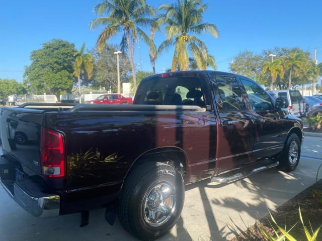 2005 Deep Molten Red Pearl /Dark Slate Gray Dodge Ram 1500 SLT 1 OWNER FL HEMI 5.7 V8 (1D7HA18D25J) with an 5.7L V8 Hemi Magnum Engine engine, Automatic transmission, located at 4701 North Dixie Hwy, Pompano Beach, FL, 33064, (954) 422-2889, 26.240938, -80.123474 - OUR WEBPAGE FLORIDACARS1.COM HAS OVER 100 PHOTOS AND FREE CARFAX LINK 2005 DODGE RAM 1500 SLT 5.7 V8 HEMI CREW CAB 1 OWNER FLORIDA VIN: 1D7HA18D25J621258 1 D 7 H A 1 8 D 2 5 J 6 2 1 2 5 8 4 DOOR EXTENDED CAB PICKUP 5.7L V8 F GASOLINE 18 MPG REAR WHEEL DRIVE Features ABS Brakes Air Conditioning AM/FM - Photo#7