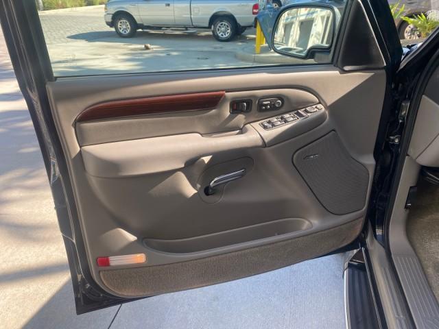 2002 Sable Black /Pewter Cadillac Escalade L0W MILES 68,090 4WD (1GYEK63N92R) with an 6.0L Vortec 1000 SFI V8 HO Engine engine, Automatic transmission, located at 4701 North Dixie Hwy, Pompano Beach, FL, 33064, (954) 422-2889, 26.240938, -80.123474 - OUR WEBPAGE FLORIDACARS1.COM HAS OVER 100 PHOTOS AND FREE CARFAX LINK 2002 CADILLAC ESCALADE 4WD COST 52,230 NEW ALL ORIGINAL BLACK PAINT VIN: 1GYEK63N92R116865 1 G Y E K 6 3 N 9 2 R 1 1 6 8 6 5 4 DOOR WAGON/SPORT UTILITY 6.0L V8 F GASOLINE 17 MPG ALL WHEEL DRIVE Features 4WD/AWD ABS Brakes Air Cond - Photo#9