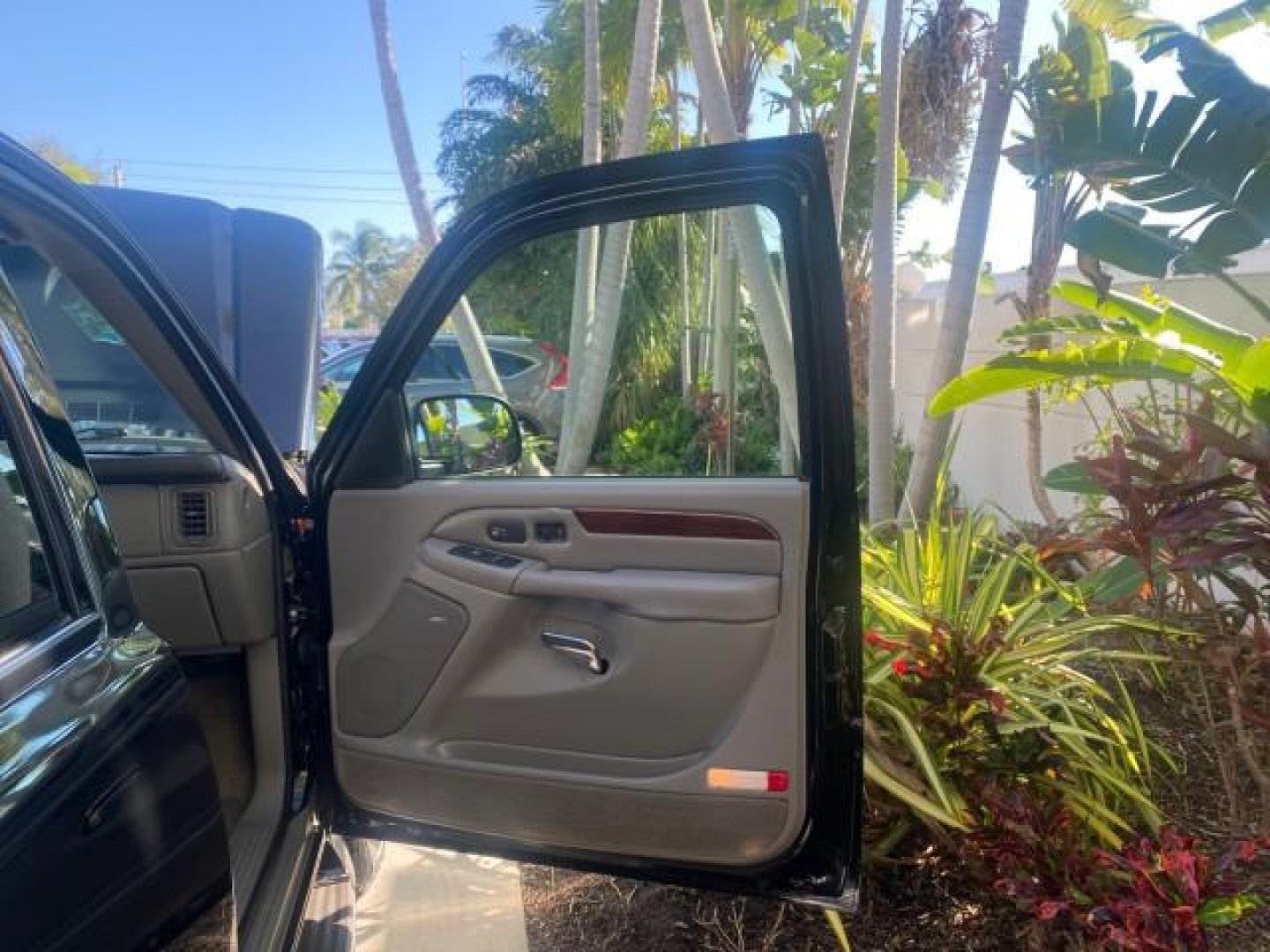 2002 Sable Black /Pewter Cadillac Escalade L0W MILES 68,090 4WD (1GYEK63N92R) with an 6.0L Vortec 1000 SFI V8 HO Engine engine, Automatic transmission, located at 4701 North Dixie Hwy, Pompano Beach, FL, 33064, (954) 422-2889, 26.240938, -80.123474 - OUR WEBPAGE FLORIDACARS1.COM HAS OVER 100 PHOTOS AND FREE CARFAX LINK 2002 CADILLAC ESCALADE 4WD COST 52,230 NEW ALL ORIGINAL BLACK PAINT VIN: 1GYEK63N92R116865 1 G Y E K 6 3 N 9 2 R 1 1 6 8 6 5 4 DOOR WAGON/SPORT UTILITY 6.0L V8 F GASOLINE 17 MPG ALL WHEEL DRIVE Features 4WD/AWD ABS Brakes Air Cond - Photo#11