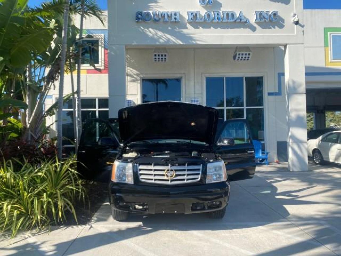 2002 Sable Black /Pewter Cadillac Escalade L0W MILES 68,090 4WD (1GYEK63N92R) with an 6.0L Vortec 1000 SFI V8 HO Engine engine, Automatic transmission, located at 4701 North Dixie Hwy, Pompano Beach, FL, 33064, (954) 422-2889, 26.240938, -80.123474 - OUR WEBPAGE FLORIDACARS1.COM HAS OVER 100 PHOTOS AND FREE CARFAX LINK 2002 CADILLAC ESCALADE 4WD COST 52,230 NEW ALL ORIGINAL BLACK PAINT VIN: 1GYEK63N92R116865 1 G Y E K 6 3 N 9 2 R 1 1 6 8 6 5 4 DOOR WAGON/SPORT UTILITY 6.0L V8 F GASOLINE 17 MPG ALL WHEEL DRIVE Features 4WD/AWD ABS Brakes Air Cond - Photo#16