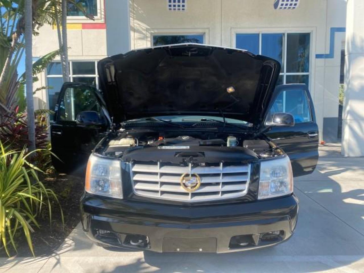 2002 Sable Black /Pewter Cadillac Escalade L0W MILES 68,090 4WD (1GYEK63N92R) with an 6.0L Vortec 1000 SFI V8 HO Engine engine, Automatic transmission, located at 4701 North Dixie Hwy, Pompano Beach, FL, 33064, (954) 422-2889, 26.240938, -80.123474 - OUR WEBPAGE FLORIDACARS1.COM HAS OVER 100 PHOTOS AND FREE CARFAX LINK 2002 CADILLAC ESCALADE 4WD COST 52,230 NEW ALL ORIGINAL BLACK PAINT VIN: 1GYEK63N92R116865 1 G Y E K 6 3 N 9 2 R 1 1 6 8 6 5 4 DOOR WAGON/SPORT UTILITY 6.0L V8 F GASOLINE 17 MPG ALL WHEEL DRIVE Features 4WD/AWD ABS Brakes Air Cond - Photo#17