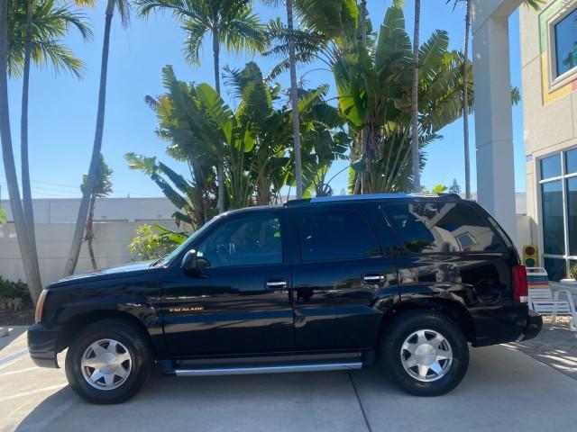 2002 Sable Black /Pewter Cadillac Escalade L0W MILES 68,090 4WD (1GYEK63N92R) with an 6.0L Vortec 1000 SFI V8 HO Engine engine, Automatic transmission, located at 4701 North Dixie Hwy, Pompano Beach, FL, 33064, (954) 422-2889, 26.240938, -80.123474 - OUR WEBPAGE FLORIDACARS1.COM HAS OVER 100 PHOTOS AND FREE CARFAX LINK 2002 CADILLAC ESCALADE 4WD COST 52,230 NEW ALL ORIGINAL BLACK PAINT VIN: 1GYEK63N92R116865 1 G Y E K 6 3 N 9 2 R 1 1 6 8 6 5 4 DOOR WAGON/SPORT UTILITY 6.0L V8 F GASOLINE 17 MPG ALL WHEEL DRIVE Features 4WD/AWD ABS Brakes Air Cond - Photo#31