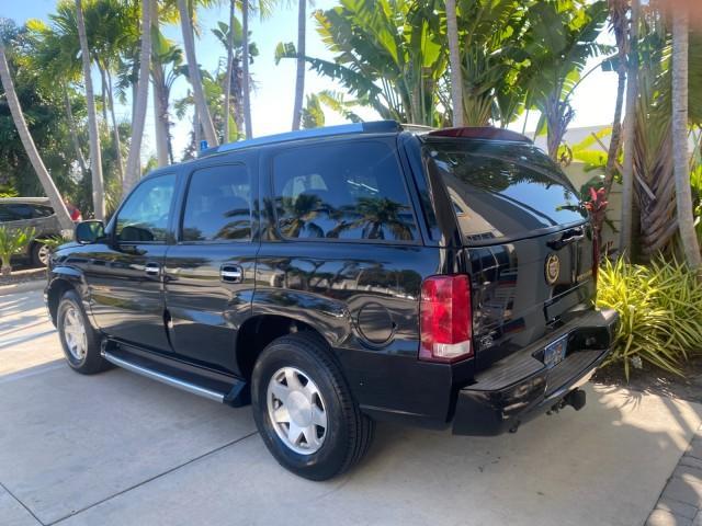 2002 Sable Black /Pewter Cadillac Escalade L0W MILES 68,090 4WD (1GYEK63N92R) with an 6.0L Vortec 1000 SFI V8 HO Engine engine, Automatic transmission, located at 4701 North Dixie Hwy, Pompano Beach, FL, 33064, (954) 422-2889, 26.240938, -80.123474 - OUR WEBPAGE FLORIDACARS1.COM HAS OVER 100 PHOTOS AND FREE CARFAX LINK 2002 CADILLAC ESCALADE 4WD COST 52,230 NEW ALL ORIGINAL BLACK PAINT VIN: 1GYEK63N92R116865 1 G Y E K 6 3 N 9 2 R 1 1 6 8 6 5 4 DOOR WAGON/SPORT UTILITY 6.0L V8 F GASOLINE 17 MPG ALL WHEEL DRIVE Features 4WD/AWD ABS Brakes Air Cond - Photo#33
