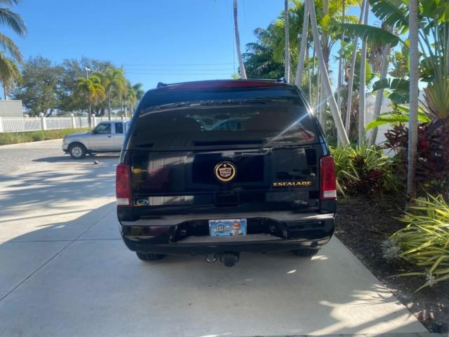 2002 Sable Black /Pewter Cadillac Escalade L0W MILES 68,090 4WD (1GYEK63N92R) with an 6.0L Vortec 1000 SFI V8 HO Engine engine, Automatic transmission, located at 4701 North Dixie Hwy, Pompano Beach, FL, 33064, (954) 422-2889, 26.240938, -80.123474 - OUR WEBPAGE FLORIDACARS1.COM HAS OVER 100 PHOTOS AND FREE CARFAX LINK 2002 CADILLAC ESCALADE 4WD COST 52,230 NEW ALL ORIGINAL BLACK PAINT VIN: 1GYEK63N92R116865 1 G Y E K 6 3 N 9 2 R 1 1 6 8 6 5 4 DOOR WAGON/SPORT UTILITY 6.0L V8 F GASOLINE 17 MPG ALL WHEEL DRIVE Features 4WD/AWD ABS Brakes Air Cond - Photo#34
