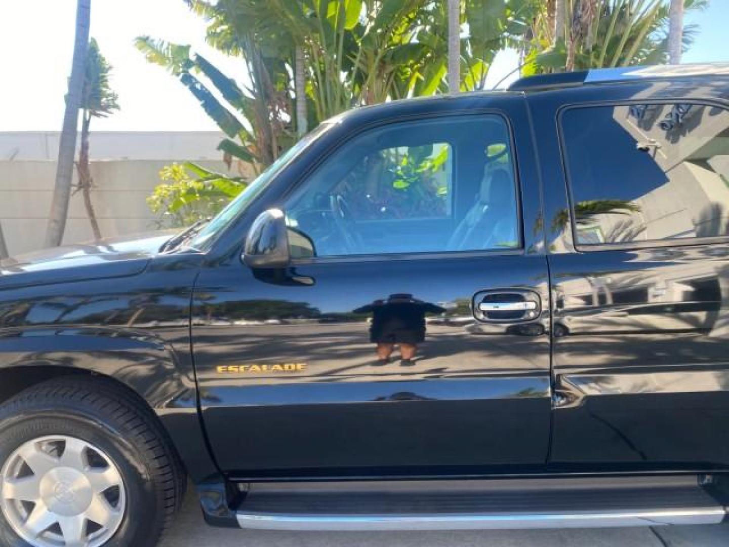 2002 Sable Black /Pewter Cadillac Escalade L0W MILES 68,090 4WD (1GYEK63N92R) with an 6.0L Vortec 1000 SFI V8 HO Engine engine, Automatic transmission, located at 4701 North Dixie Hwy, Pompano Beach, FL, 33064, (954) 422-2889, 26.240938, -80.123474 - OUR WEBPAGE FLORIDACARS1.COM HAS OVER 100 PHOTOS AND FREE CARFAX LINK 2002 CADILLAC ESCALADE 4WD COST 52,230 NEW ALL ORIGINAL BLACK PAINT VIN: 1GYEK63N92R116865 1 G Y E K 6 3 N 9 2 R 1 1 6 8 6 5 4 DOOR WAGON/SPORT UTILITY 6.0L V8 F GASOLINE 17 MPG ALL WHEEL DRIVE Features 4WD/AWD ABS Brakes Air Cond - Photo#35
