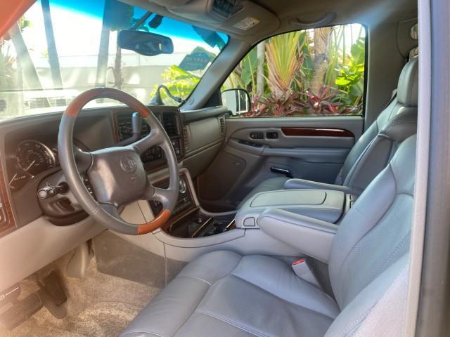 2002 Sable Black /Pewter Cadillac Escalade L0W MILES 68,090 4WD (1GYEK63N92R) with an 6.0L Vortec 1000 SFI V8 HO Engine engine, Automatic transmission, located at 4701 North Dixie Hwy, Pompano Beach, FL, 33064, (954) 422-2889, 26.240938, -80.123474 - OUR WEBPAGE FLORIDACARS1.COM HAS OVER 100 PHOTOS AND FREE CARFAX LINK 2002 CADILLAC ESCALADE 4WD COST 52,230 NEW ALL ORIGINAL BLACK PAINT VIN: 1GYEK63N92R116865 1 G Y E K 6 3 N 9 2 R 1 1 6 8 6 5 4 DOOR WAGON/SPORT UTILITY 6.0L V8 F GASOLINE 17 MPG ALL WHEEL DRIVE Features 4WD/AWD ABS Brakes Air Cond - Photo#44