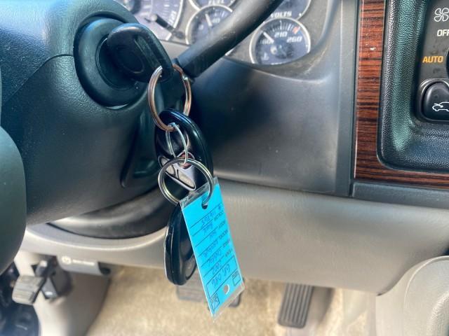 2002 Sable Black /Pewter Cadillac Escalade L0W MILES 68,090 4WD (1GYEK63N92R) with an 6.0L Vortec 1000 SFI V8 HO Engine engine, Automatic transmission, located at 4701 North Dixie Hwy, Pompano Beach, FL, 33064, (954) 422-2889, 26.240938, -80.123474 - OUR WEBPAGE FLORIDACARS1.COM HAS OVER 100 PHOTOS AND FREE CARFAX LINK 2002 CADILLAC ESCALADE 4WD COST 52,230 NEW ALL ORIGINAL BLACK PAINT VIN: 1GYEK63N92R116865 1 G Y E K 6 3 N 9 2 R 1 1 6 8 6 5 4 DOOR WAGON/SPORT UTILITY 6.0L V8 F GASOLINE 17 MPG ALL WHEEL DRIVE Features 4WD/AWD ABS Brakes Air Cond - Photo#51