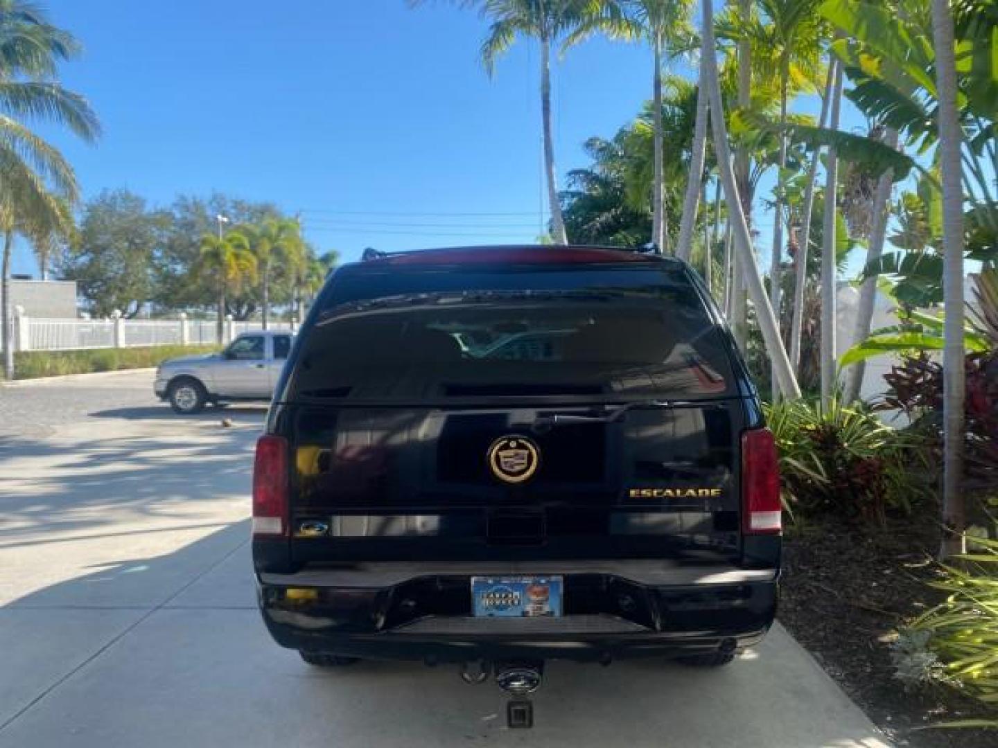 2002 Sable Black /Pewter Cadillac Escalade L0W MILES 68,090 4WD (1GYEK63N92R) with an 6.0L Vortec 1000 SFI V8 HO Engine engine, Automatic transmission, located at 4701 North Dixie Hwy, Pompano Beach, FL, 33064, (954) 422-2889, 26.240938, -80.123474 - OUR WEBPAGE FLORIDACARS1.COM HAS OVER 100 PHOTOS AND FREE CARFAX LINK 2002 CADILLAC ESCALADE 4WD COST 52,230 NEW ALL ORIGINAL BLACK PAINT VIN: 1GYEK63N92R116865 1 G Y E K 6 3 N 9 2 R 1 1 6 8 6 5 4 DOOR WAGON/SPORT UTILITY 6.0L V8 F GASOLINE 17 MPG ALL WHEEL DRIVE Features 4WD/AWD ABS Brakes Air Cond - Photo#90