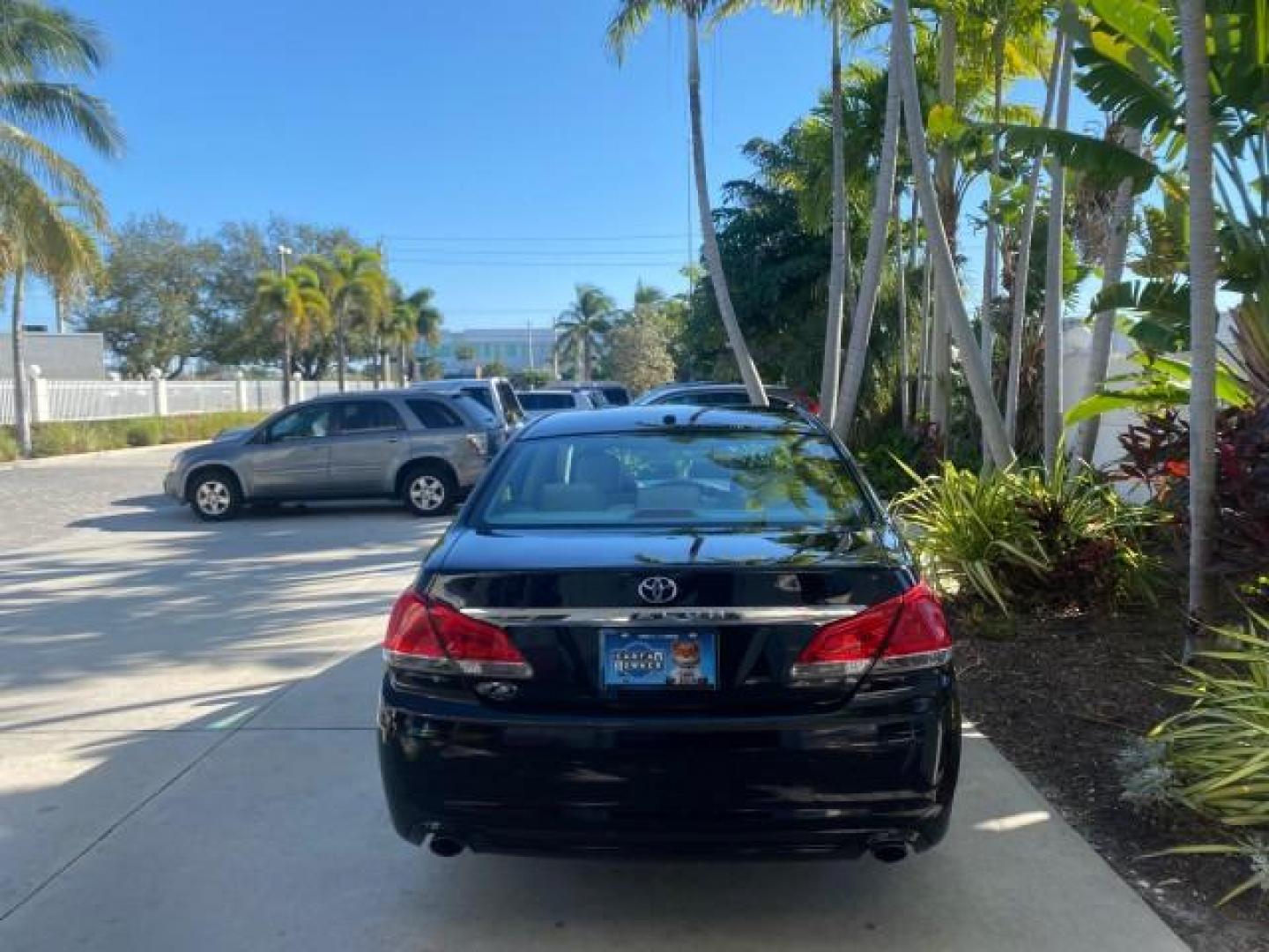 2011 Black /Light Gray Toyota Avalon Limited LOW MILES 80,879 (4T1BK3DB4BU) with an 3.5L DOHC EFI 24-Valve V6 Engine engine, Automatic transmission, located at 4701 North Dixie Hwy, Pompano Beach, FL, 33064, (954) 422-2889, 26.240938, -80.123474 - OUR WEBPAGE FLORIDACARS1.COM HAS OVER 100 PHOTOS AND FREE CARFAX LINK 2011 TOYOTA AVALON LIMITED NAVIGATION SUNROOF LOADED DASH HAS NO CRACKS VIN: 4T1BK3DB4BU438544 4 T 1 B K 3 D B 4 B U 4 3 8 5 4 4 SEDAN 4 DR 3.5L V6 F DOHC 24V GASOLINE 29 MPG FRONT WHEEL DRIVE Features A/C Seat(s) ABS Brakes Air C - Photo#6