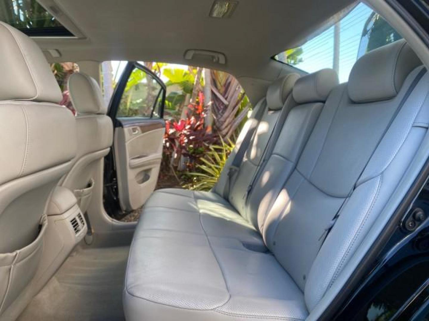 2011 Black /Light Gray Toyota Avalon Limited LOW MILES 80,879 (4T1BK3DB4BU) with an 3.5L DOHC EFI 24-Valve V6 Engine engine, Automatic transmission, located at 4701 North Dixie Hwy, Pompano Beach, FL, 33064, (954) 422-2889, 26.240938, -80.123474 - OUR WEBPAGE FLORIDACARS1.COM HAS OVER 100 PHOTOS AND FREE CARFAX LINK 2011 TOYOTA AVALON LIMITED NAVIGATION SUNROOF LOADED DASH HAS NO CRACKS VIN: 4T1BK3DB4BU438544 4 T 1 B K 3 D B 4 B U 4 3 8 5 4 4 SEDAN 4 DR 3.5L V6 F DOHC 24V GASOLINE 29 MPG FRONT WHEEL DRIVE Features A/C Seat(s) ABS Brakes Air C - Photo#14