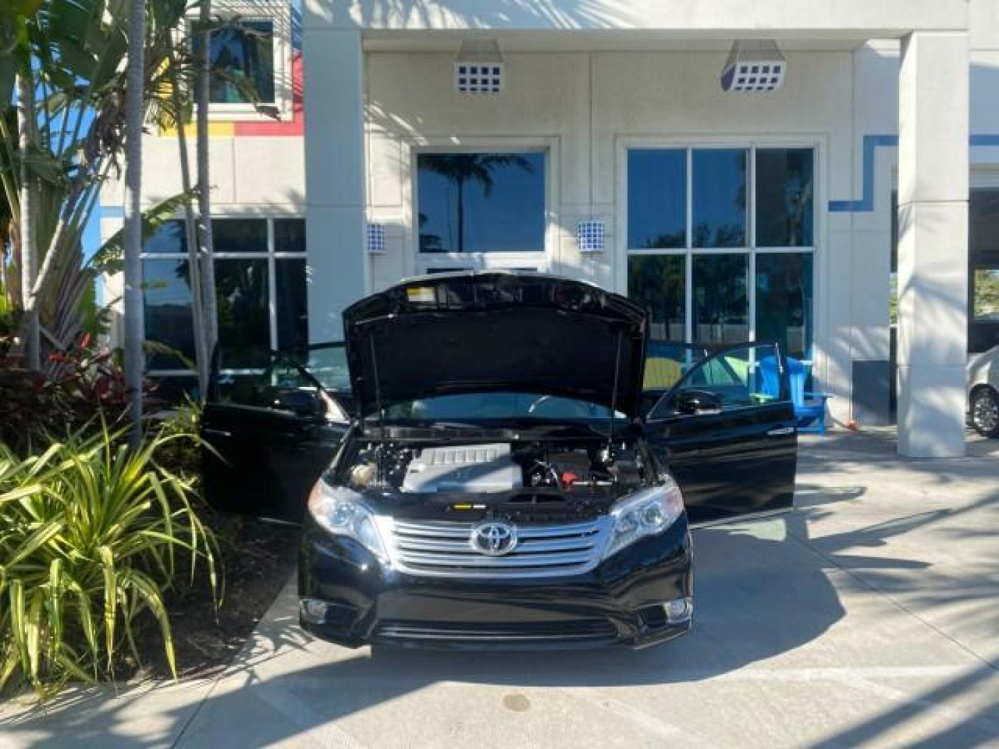 2011 Black /Light Gray Toyota Avalon Limited LOW MILES 80,879 (4T1BK3DB4BU) with an 3.5L DOHC EFI 24-Valve V6 Engine engine, Automatic transmission, located at 4701 North Dixie Hwy, Pompano Beach, FL, 33064, (954) 422-2889, 26.240938, -80.123474 - OUR WEBPAGE FLORIDACARS1.COM HAS OVER 100 PHOTOS AND FREE CARFAX LINK 2011 TOYOTA AVALON LIMITED NAVIGATION SUNROOF LOADED DASH HAS NO CRACKS VIN: 4T1BK3DB4BU438544 4 T 1 B K 3 D B 4 B U 4 3 8 5 4 4 SEDAN 4 DR 3.5L V6 F DOHC 24V GASOLINE 29 MPG FRONT WHEEL DRIVE Features A/C Seat(s) ABS Brakes Air C - Photo#16