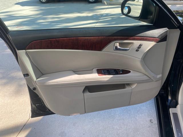 2011 Black /Light Gray Toyota Avalon Limited LOW MILES 80,879 (4T1BK3DB4BU) with an 3.5L DOHC EFI 24-Valve V6 Engine engine, Automatic transmission, located at 4701 North Dixie Hwy, Pompano Beach, FL, 33064, (954) 422-2889, 26.240938, -80.123474 - OUR WEBPAGE FLORIDACARS1.COM HAS OVER 100 PHOTOS AND FREE CARFAX LINK 2011 TOYOTA AVALON LIMITED NAVIGATION SUNROOF LOADED DASH HAS NO CRACKS VIN: 4T1BK3DB4BU438544 4 T 1 B K 3 D B 4 B U 4 3 8 5 4 4 SEDAN 4 DR 3.5L V6 F DOHC 24V GASOLINE 29 MPG FRONT WHEEL DRIVE Features A/C Seat(s) ABS Brakes Air C - Photo#41