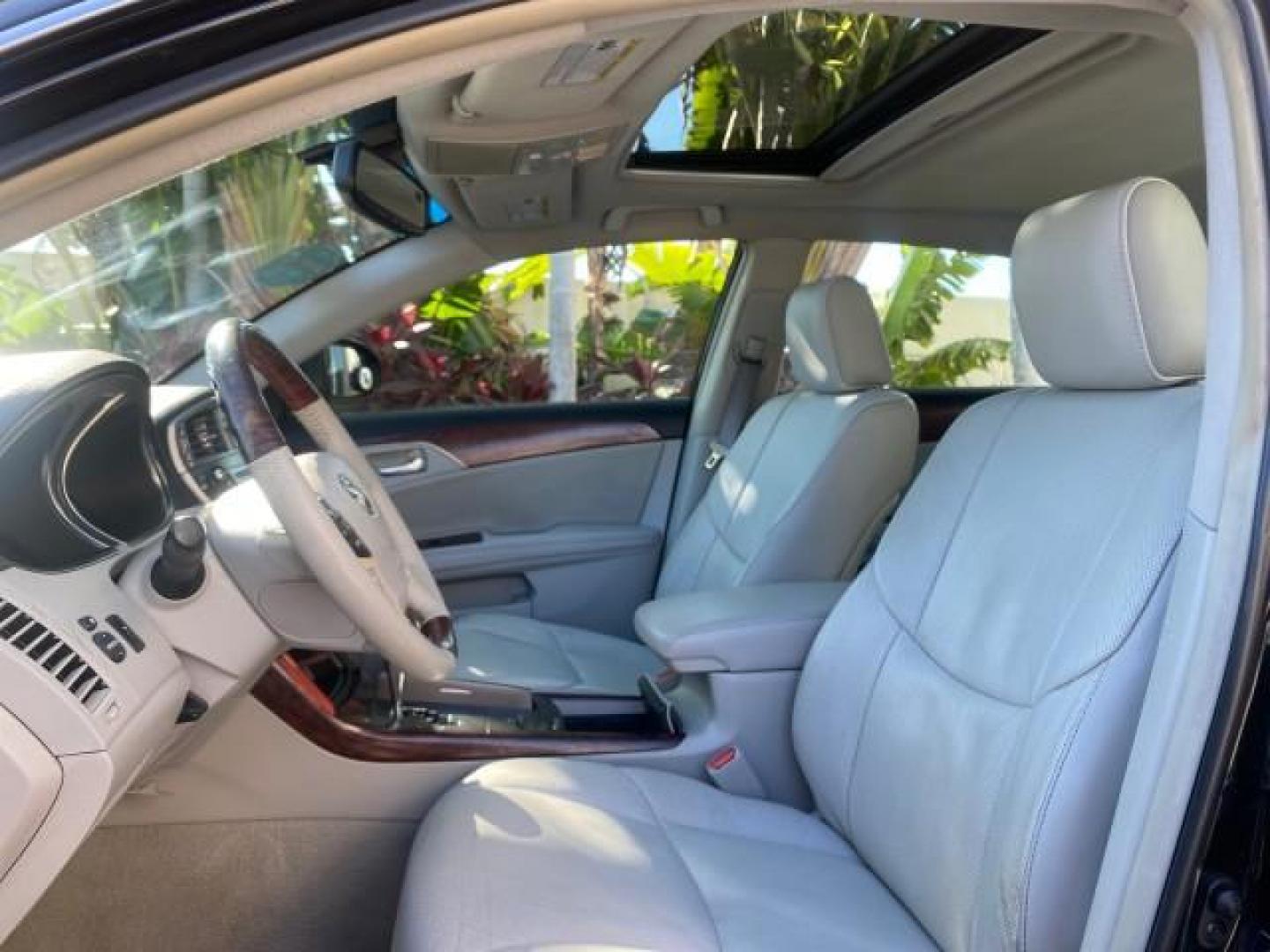 2011 Black /Light Gray Toyota Avalon Limited LOW MILES 80,879 (4T1BK3DB4BU) with an 3.5L DOHC EFI 24-Valve V6 Engine engine, Automatic transmission, located at 4701 North Dixie Hwy, Pompano Beach, FL, 33064, (954) 422-2889, 26.240938, -80.123474 - OUR WEBPAGE FLORIDACARS1.COM HAS OVER 100 PHOTOS AND FREE CARFAX LINK 2011 TOYOTA AVALON LIMITED NAVIGATION SUNROOF LOADED DASH HAS NO CRACKS VIN: 4T1BK3DB4BU438544 4 T 1 B K 3 D B 4 B U 4 3 8 5 4 4 SEDAN 4 DR 3.5L V6 F DOHC 24V GASOLINE 29 MPG FRONT WHEEL DRIVE Features A/C Seat(s) ABS Brakes Air C - Photo#43