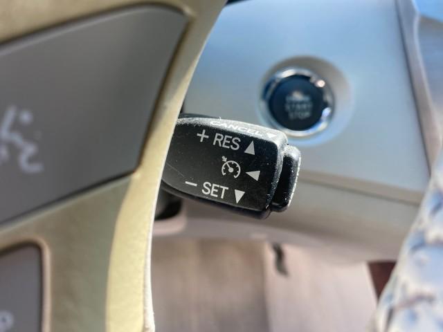 2011 Black /Light Gray Toyota Avalon Limited LOW MILES 80,879 (4T1BK3DB4BU) with an 3.5L DOHC EFI 24-Valve V6 Engine engine, Automatic transmission, located at 4701 North Dixie Hwy, Pompano Beach, FL, 33064, (954) 422-2889, 26.240938, -80.123474 - OUR WEBPAGE FLORIDACARS1.COM HAS OVER 100 PHOTOS AND FREE CARFAX LINK 2011 TOYOTA AVALON LIMITED NAVIGATION SUNROOF LOADED DASH HAS NO CRACKS VIN: 4T1BK3DB4BU438544 4 T 1 B K 3 D B 4 B U 4 3 8 5 4 4 SEDAN 4 DR 3.5L V6 F DOHC 24V GASOLINE 29 MPG FRONT WHEEL DRIVE Features A/C Seat(s) ABS Brakes Air C - Photo#51