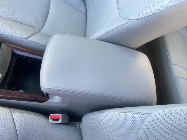 2011 Black /Light Gray Toyota Avalon Limited LOW MILES 80,879 (4T1BK3DB4BU) with an 3.5L DOHC EFI 24-Valve V6 Engine engine, Automatic transmission, located at 4701 North Dixie Hwy, Pompano Beach, FL, 33064, (954) 422-2889, 26.240938, -80.123474 - OUR WEBPAGE FLORIDACARS1.COM HAS OVER 100 PHOTOS AND FREE CARFAX LINK 2011 TOYOTA AVALON LIMITED NAVIGATION SUNROOF LOADED DASH HAS NO CRACKS VIN: 4T1BK3DB4BU438544 4 T 1 B K 3 D B 4 B U 4 3 8 5 4 4 SEDAN 4 DR 3.5L V6 F DOHC 24V GASOLINE 29 MPG FRONT WHEEL DRIVE Features A/C Seat(s) ABS Brakes Air C - Photo#61