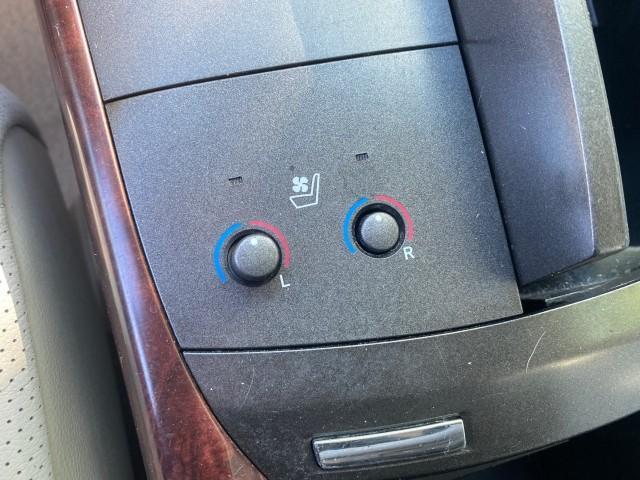 2011 Black /Light Gray Toyota Avalon Limited LOW MILES 80,879 (4T1BK3DB4BU) with an 3.5L DOHC EFI 24-Valve V6 Engine engine, Automatic transmission, located at 4701 North Dixie Hwy, Pompano Beach, FL, 33064, (954) 422-2889, 26.240938, -80.123474 - OUR WEBPAGE FLORIDACARS1.COM HAS OVER 100 PHOTOS AND FREE CARFAX LINK 2011 TOYOTA AVALON LIMITED NAVIGATION SUNROOF LOADED DASH HAS NO CRACKS VIN: 4T1BK3DB4BU438544 4 T 1 B K 3 D B 4 B U 4 3 8 5 4 4 SEDAN 4 DR 3.5L V6 F DOHC 24V GASOLINE 29 MPG FRONT WHEEL DRIVE Features A/C Seat(s) ABS Brakes Air C - Photo#64