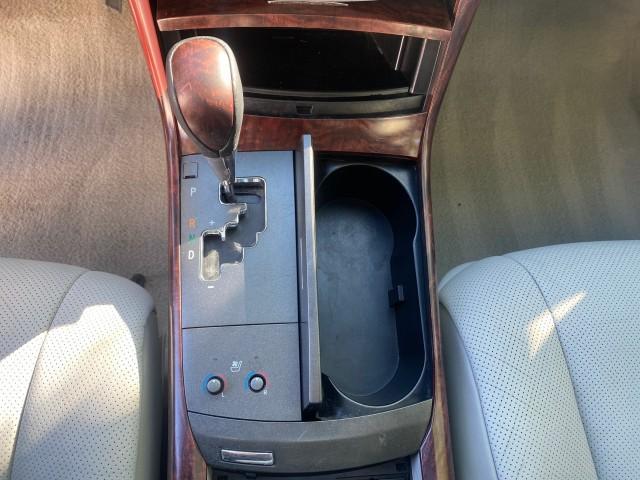 2011 Black /Light Gray Toyota Avalon Limited LOW MILES 80,879 (4T1BK3DB4BU) with an 3.5L DOHC EFI 24-Valve V6 Engine engine, Automatic transmission, located at 4701 North Dixie Hwy, Pompano Beach, FL, 33064, (954) 422-2889, 26.240938, -80.123474 - OUR WEBPAGE FLORIDACARS1.COM HAS OVER 100 PHOTOS AND FREE CARFAX LINK 2011 TOYOTA AVALON LIMITED NAVIGATION SUNROOF LOADED DASH HAS NO CRACKS VIN: 4T1BK3DB4BU438544 4 T 1 B K 3 D B 4 B U 4 3 8 5 4 4 SEDAN 4 DR 3.5L V6 F DOHC 24V GASOLINE 29 MPG FRONT WHEEL DRIVE Features A/C Seat(s) ABS Brakes Air C - Photo#65