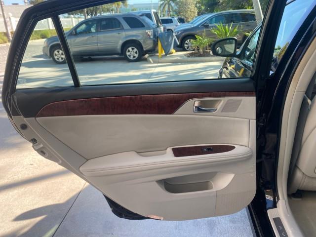 2011 Black /Light Gray Toyota Avalon Limited LOW MILES 80,879 (4T1BK3DB4BU) with an 3.5L DOHC EFI 24-Valve V6 Engine engine, Automatic transmission, located at 4701 North Dixie Hwy, Pompano Beach, FL, 33064, (954) 422-2889, 26.240938, -80.123474 - OUR WEBPAGE FLORIDACARS1.COM HAS OVER 100 PHOTOS AND FREE CARFAX LINK 2011 TOYOTA AVALON LIMITED NAVIGATION SUNROOF LOADED DASH HAS NO CRACKS VIN: 4T1BK3DB4BU438544 4 T 1 B K 3 D B 4 B U 4 3 8 5 4 4 SEDAN 4 DR 3.5L V6 F DOHC 24V GASOLINE 29 MPG FRONT WHEEL DRIVE Features A/C Seat(s) ABS Brakes Air C - Photo#77