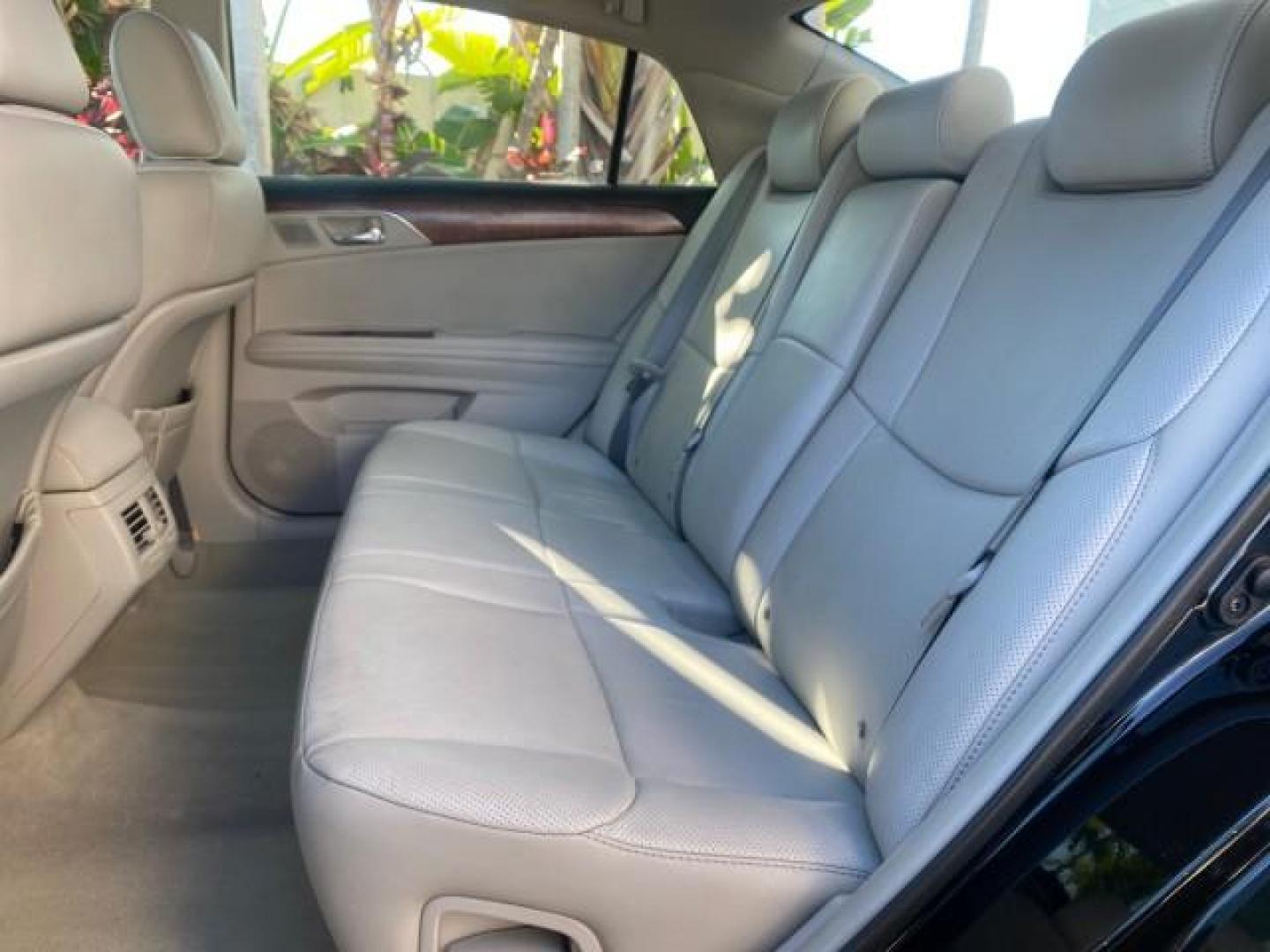 2011 Black /Light Gray Toyota Avalon Limited LOW MILES 80,879 (4T1BK3DB4BU) with an 3.5L DOHC EFI 24-Valve V6 Engine engine, Automatic transmission, located at 4701 North Dixie Hwy, Pompano Beach, FL, 33064, (954) 422-2889, 26.240938, -80.123474 - OUR WEBPAGE FLORIDACARS1.COM HAS OVER 100 PHOTOS AND FREE CARFAX LINK 2011 TOYOTA AVALON LIMITED NAVIGATION SUNROOF LOADED DASH HAS NO CRACKS VIN: 4T1BK3DB4BU438544 4 T 1 B K 3 D B 4 B U 4 3 8 5 4 4 SEDAN 4 DR 3.5L V6 F DOHC 24V GASOLINE 29 MPG FRONT WHEEL DRIVE Features A/C Seat(s) ABS Brakes Air C - Photo#78