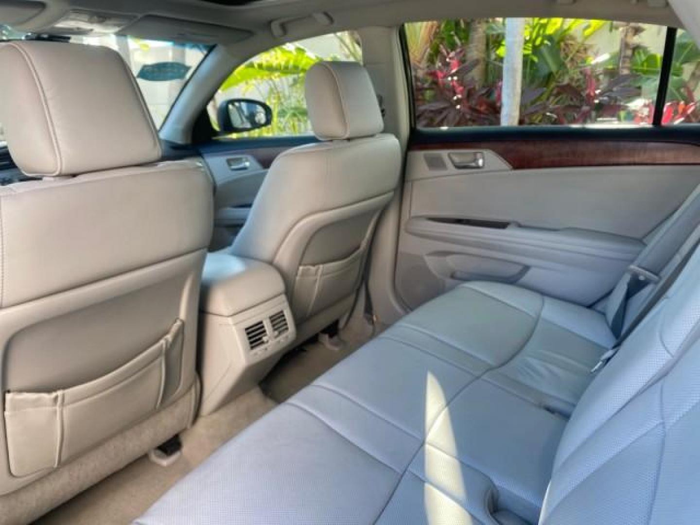 2011 Black /Light Gray Toyota Avalon Limited LOW MILES 80,879 (4T1BK3DB4BU) with an 3.5L DOHC EFI 24-Valve V6 Engine engine, Automatic transmission, located at 4701 North Dixie Hwy, Pompano Beach, FL, 33064, (954) 422-2889, 26.240938, -80.123474 - OUR WEBPAGE FLORIDACARS1.COM HAS OVER 100 PHOTOS AND FREE CARFAX LINK 2011 TOYOTA AVALON LIMITED NAVIGATION SUNROOF LOADED DASH HAS NO CRACKS VIN: 4T1BK3DB4BU438544 4 T 1 B K 3 D B 4 B U 4 3 8 5 4 4 SEDAN 4 DR 3.5L V6 F DOHC 24V GASOLINE 29 MPG FRONT WHEEL DRIVE Features A/C Seat(s) ABS Brakes Air C - Photo#81