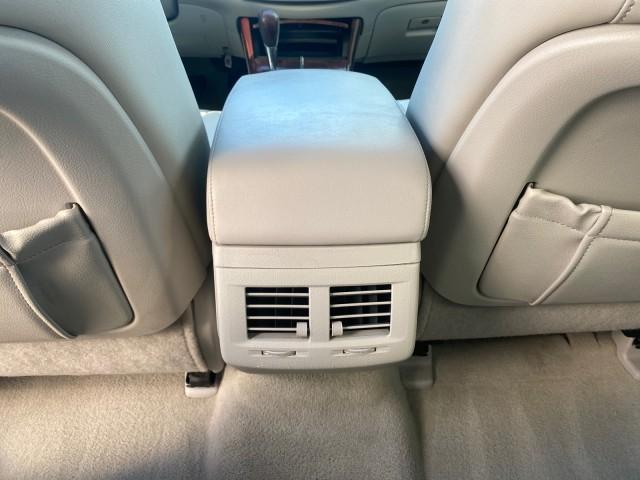 2011 Black /Light Gray Toyota Avalon Limited LOW MILES 80,879 (4T1BK3DB4BU) with an 3.5L DOHC EFI 24-Valve V6 Engine engine, Automatic transmission, located at 4701 North Dixie Hwy, Pompano Beach, FL, 33064, (954) 422-2889, 26.240938, -80.123474 - OUR WEBPAGE FLORIDACARS1.COM HAS OVER 100 PHOTOS AND FREE CARFAX LINK 2011 TOYOTA AVALON LIMITED NAVIGATION SUNROOF LOADED DASH HAS NO CRACKS VIN: 4T1BK3DB4BU438544 4 T 1 B K 3 D B 4 B U 4 3 8 5 4 4 SEDAN 4 DR 3.5L V6 F DOHC 24V GASOLINE 29 MPG FRONT WHEEL DRIVE Features A/C Seat(s) ABS Brakes Air C - Photo#83